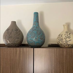 3 Patterned vases